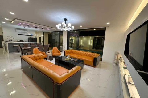 Chalet de 4 dormitorios en Phuket, Tailandia № 166260 - foto 28