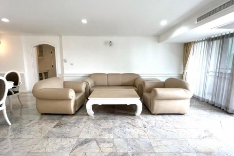 Condominio de 2 dormitorios en Watthana, Bangkok, Tailandia № 133990 - foto 3
