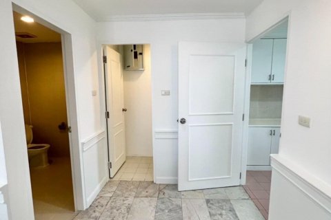 Condominio de 2 dormitorios en Watthana, Bangkok, Tailandia № 133990 - foto 13