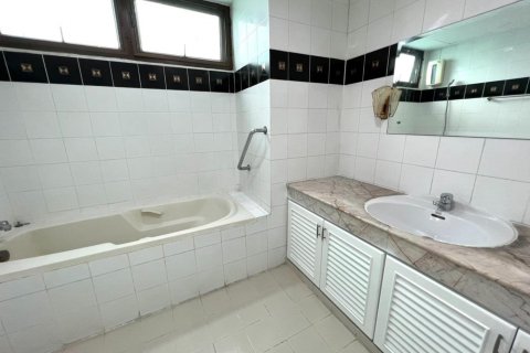 Condominio de 2 dormitorios en Watthana, Bangkok, Tailandia № 133990 - foto 20