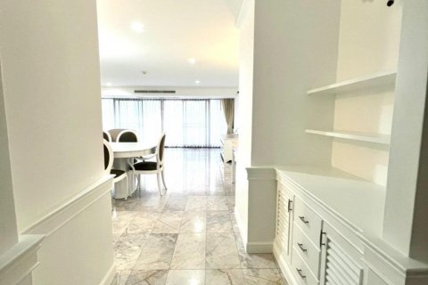 Condominio de 2 dormitorios en Watthana, Bangkok, Tailandia № 133990 - foto 5