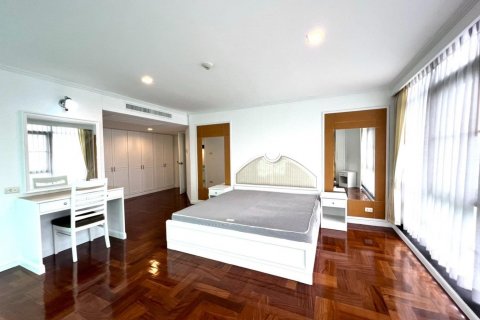 Condominio de 2 dormitorios en Watthana, Bangkok, Tailandia № 133990 - foto 17