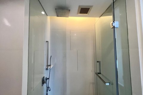Condominio de 2 dormitorios en Bang Rak, Bangkok, Tailandia № 133994 - foto 21