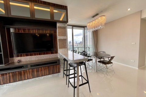 Condominio de 2 dormitorios en Bang Rak, Bangkok, Tailandia № 133994 - foto 15