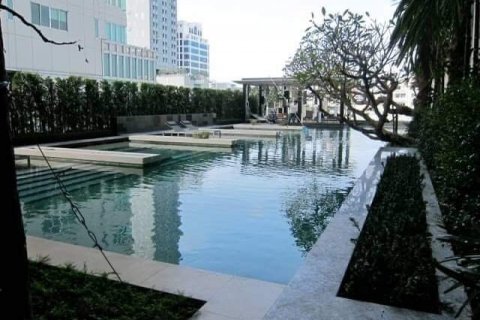 Condominio de 2 dormitorios en Watthana, Bangkok, Tailandia № 133995 - foto 14