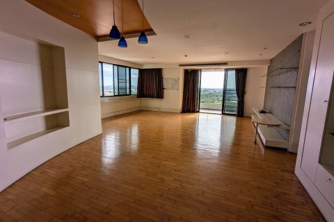 Condominio de 3 dormitorios en Nonthaburi, Tailandia № 173568