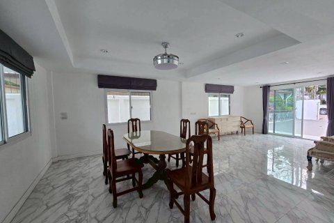 Casa de 3 dormitorios en Pattaya, Tailandia № 171334 - foto 13