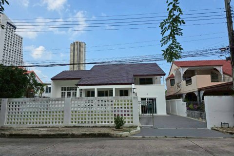 Casa de 3 dormitorios en Pattaya, Tailandia № 171334 - foto 4
