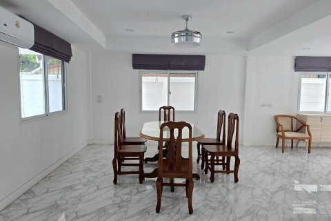 Casa de 3 dormitorios en Pattaya, Tailandia № 171334 - foto 10