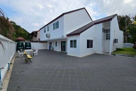 Casa de 3 dormitorios en Pattaya, Tailandia № 171334 - foto 2
