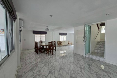 Casa de 3 dormitorios en Pattaya, Tailandia № 171334 - foto 8