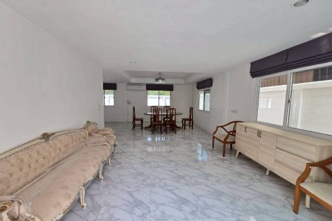 Casa de 3 dormitorios en Pattaya, Tailandia № 171334 - foto 12