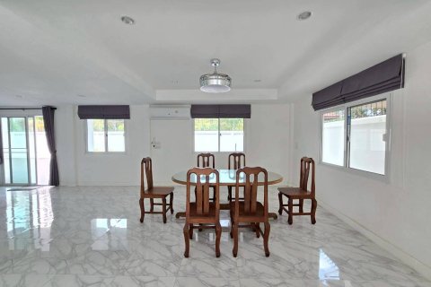 Casa de 3 dormitorios en Pattaya, Tailandia № 171334 - foto 11