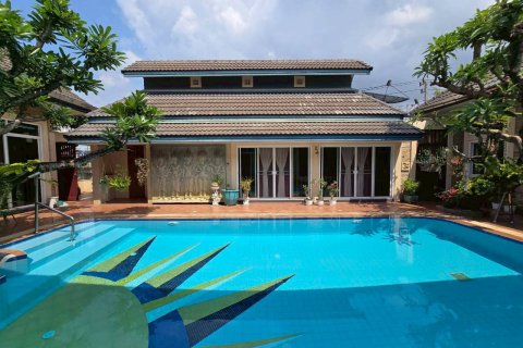 Casa de 2 dormitorios en Pattaya, Tailandia № 171335 - foto 2