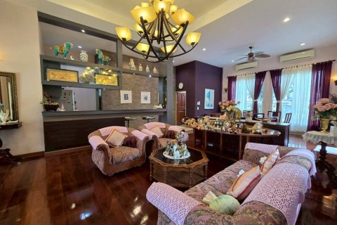 Casa de 2 dormitorios en Pattaya, Tailandia № 171335 - foto 11
