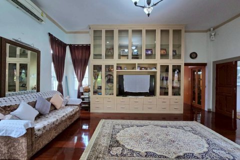 Casa de 2 dormitorios en Pattaya, Tailandia № 171335 - foto 16
