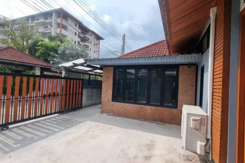 Casa de 2 dormitorios en Pattaya, Tailandia № 155518 - foto 2
