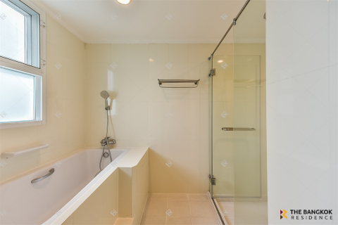 Apartamento de 3 dormitorios en Bangkok, Tailandia № 194632 - foto 4