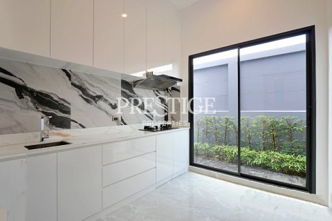 House in Pattaya, Thailand 4 bedrooms № 197651 - photo 12