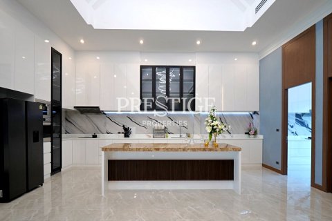 House in Pattaya, Thailand 4 bedrooms № 197651 - photo 9