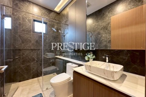 House in Pattaya, Thailand 4 bedrooms № 197651 - photo 19