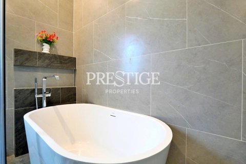 House in Pattaya, Thailand 4 bedrooms № 197651 - photo 16