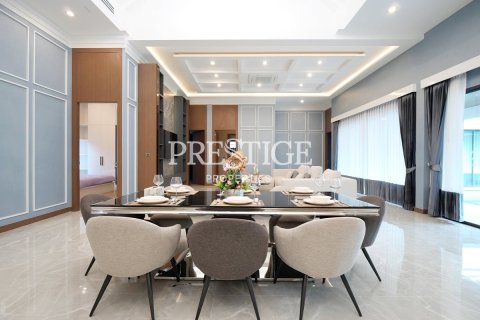 House in Pattaya, Thailand 4 bedrooms № 197651 - photo 7