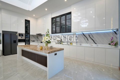 House in Pattaya, Thailand 4 bedrooms № 197651 - photo 10