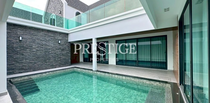 House in Pattaya, Thailand 4 bedrooms № 197651