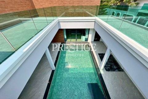 House in Pattaya, Thailand 4 bedrooms № 197651 - photo 2
