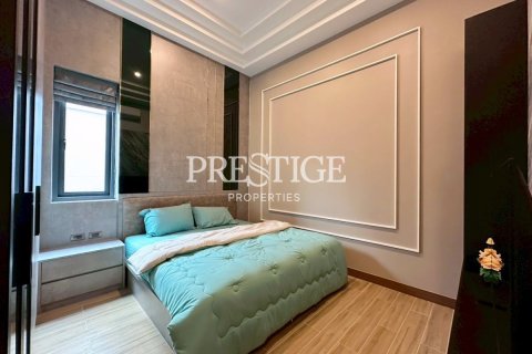 House in Pattaya, Thailand 4 bedrooms № 197651 - photo 23