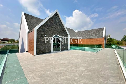 House in Pattaya, Thailand 4 bedrooms № 197651 - photo 28