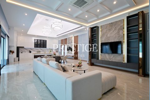 House in Pattaya, Thailand 4 bedrooms № 197651 - photo 3