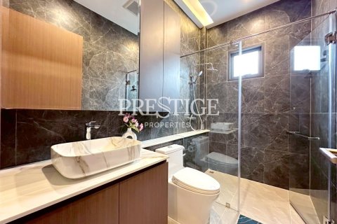 House in Pattaya, Thailand 4 bedrooms № 197651 - photo 26