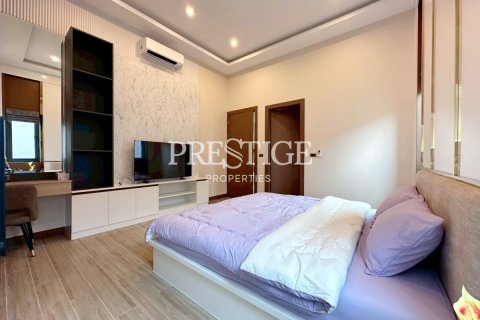 House in Pattaya, Thailand 4 bedrooms № 197651 - photo 20