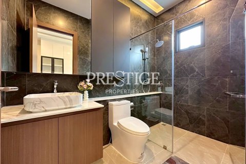 House in Pattaya, Thailand 4 bedrooms № 197651 - photo 22