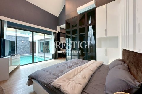 House in Pattaya, Thailand 4 bedrooms № 197651 - photo 14