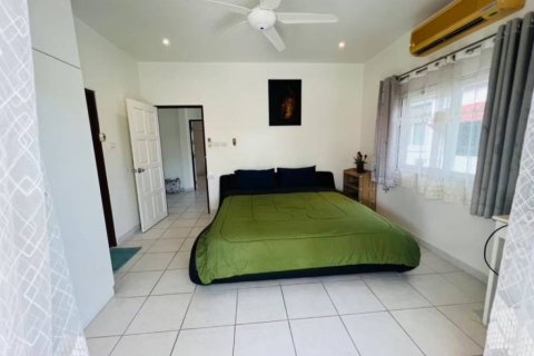 Casa de 4 dormitorios en Pattaya, Tailandia № 115117 - foto 6
