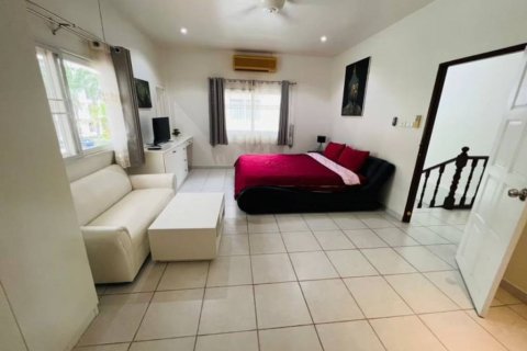 Casa de 4 dormitorios en Pattaya, Tailandia № 115117 - foto 7