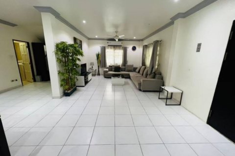 Casa de 4 dormitorios en Pattaya, Tailandia № 115117 - foto 3