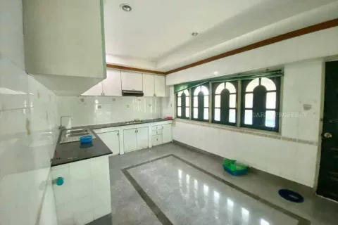 Haus in Pattaya, Thailand 9 Schlafzimmer № 140789 - Foto 10