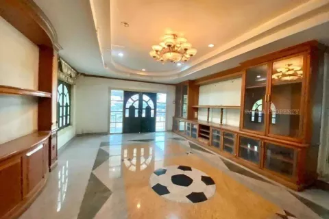 Haus in Pattaya, Thailand 9 Schlafzimmer № 140789 - Foto 9