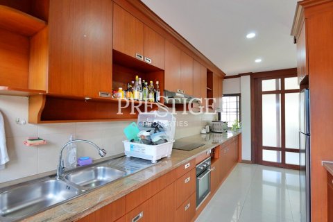 House in Pattaya, Thailand 3 bedrooms № 198519 - photo 7