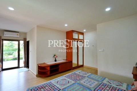 House in Pattaya, Thailand 3 bedrooms № 198519 - photo 11