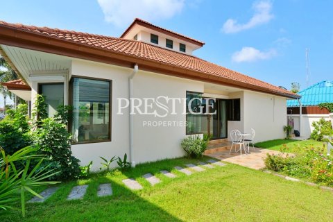 House in Pattaya, Thailand 3 bedrooms № 198519 - photo 20