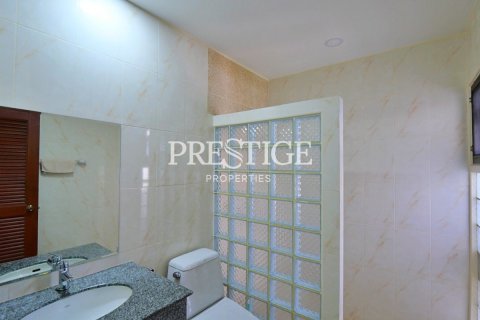 House in Pattaya, Thailand 3 bedrooms № 198519 - photo 19