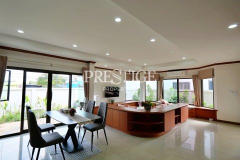 House in Pattaya, Thailand 3 bedrooms № 198519 - photo 4