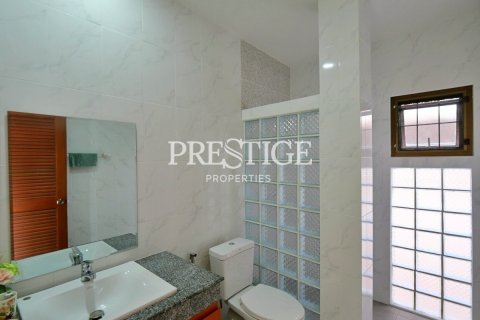 House in Pattaya, Thailand 3 bedrooms № 198519 - photo 16