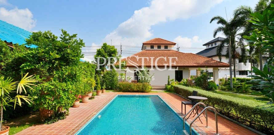 House in Pattaya, Thailand 3 bedrooms № 198519