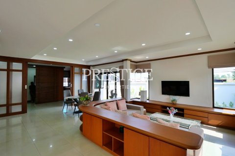 House in Pattaya, Thailand 3 bedrooms № 198519 - photo 3